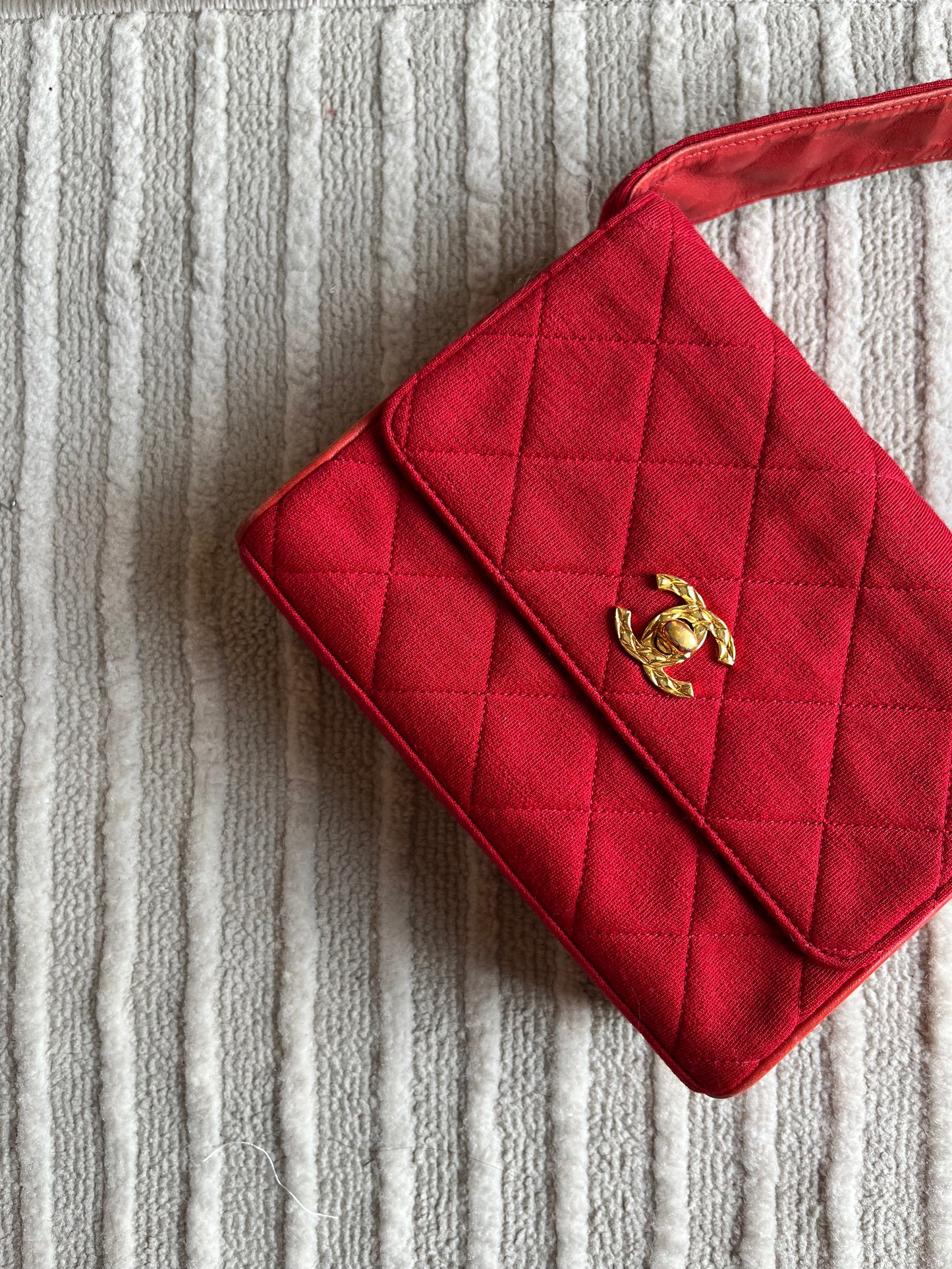 CHANEL HANDBAG IN RED CANVAS FLAP BAG