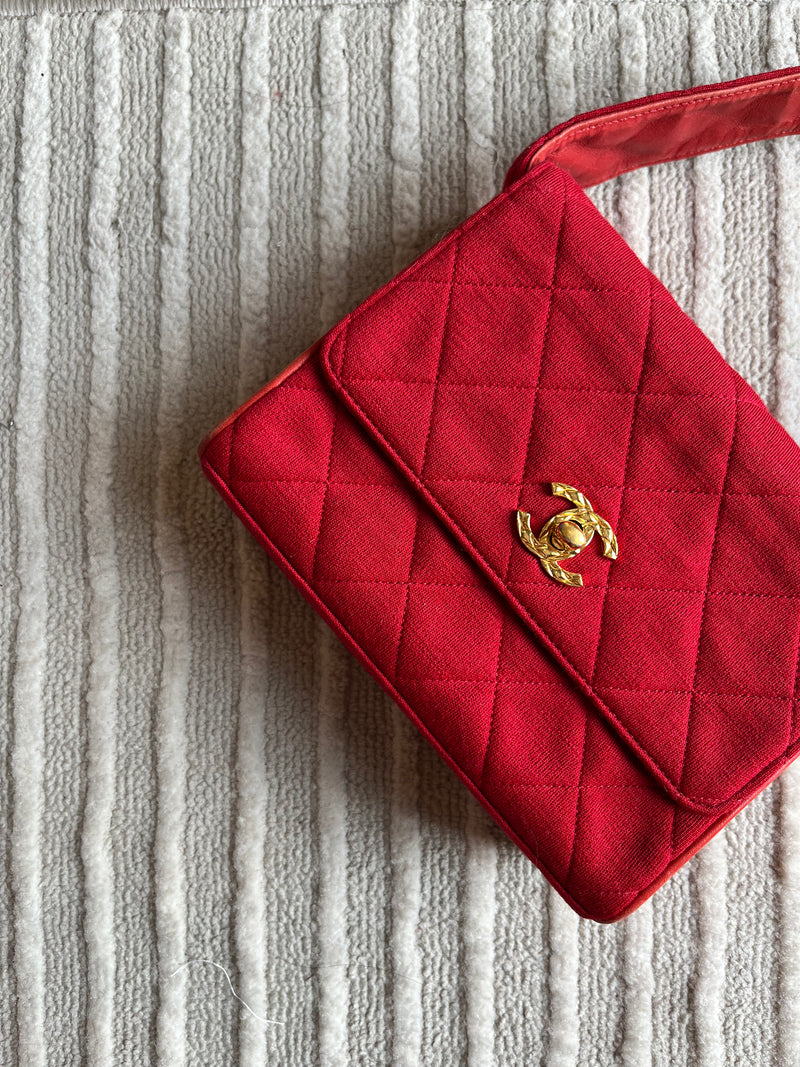 CHANEL HANDBAG IN RED CANVAS FLAP BAG