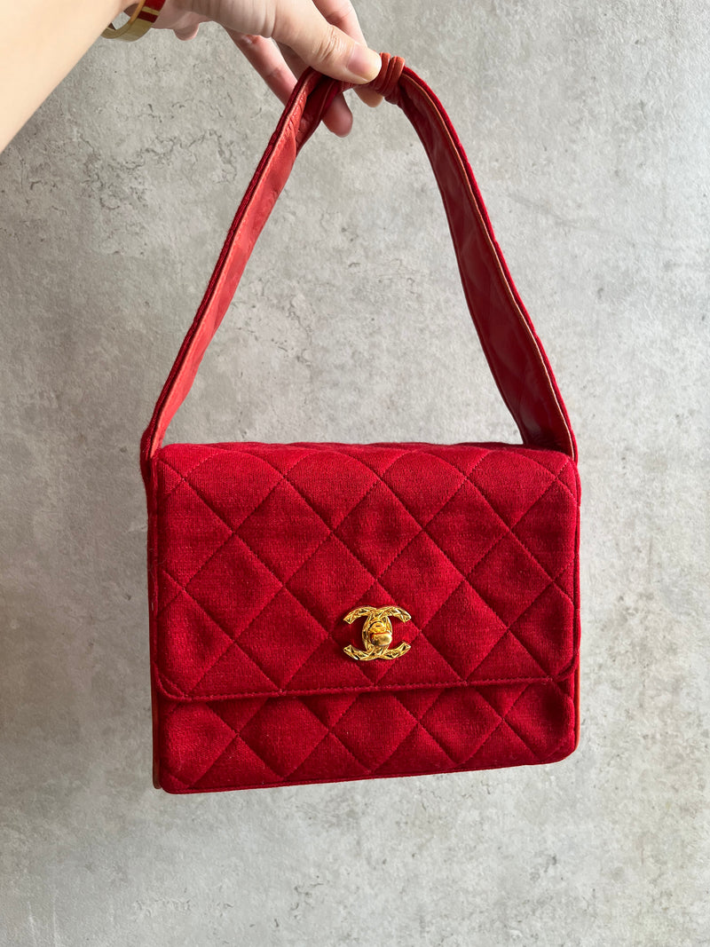 CHANEL HANDBAG IN RED CANVAS FLAP BAG