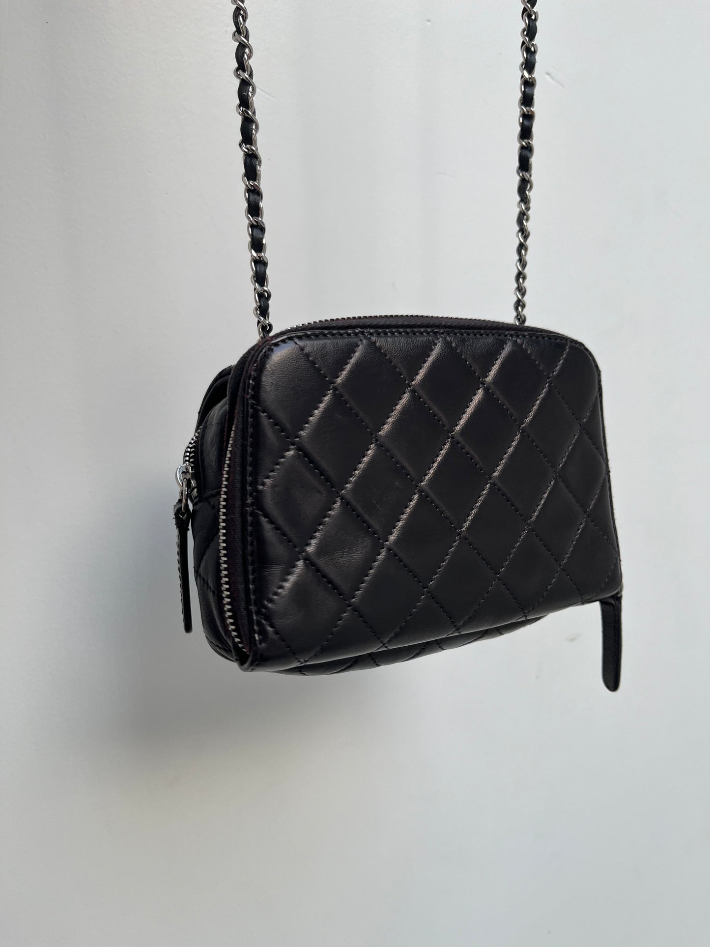CHANEL BLACK LAMSKIN MINIFLAP WALLET ON A CHAIN