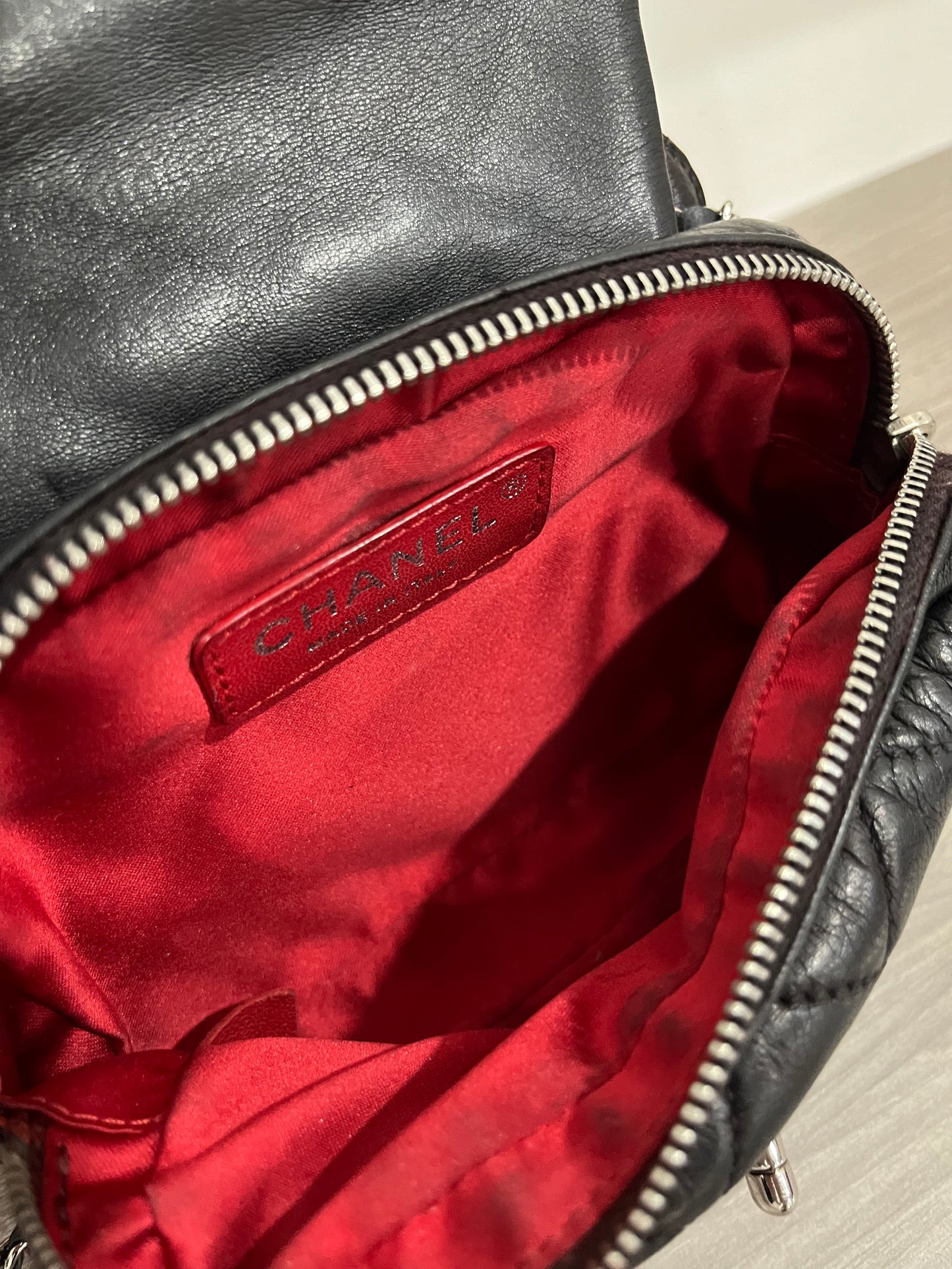 CHANEL BLACK LAMSKIN MINIFLAP WALLET ON A CHAIN